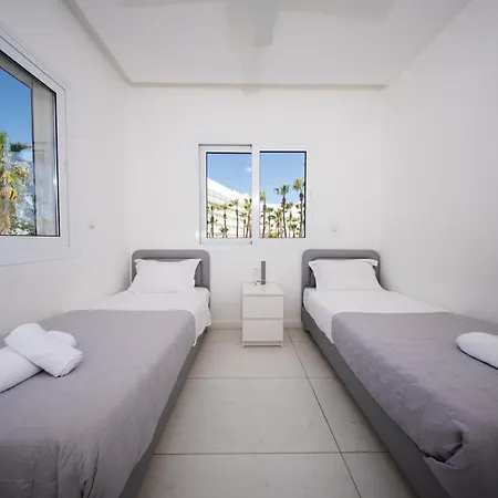 Sunset Family Villa, 1-min Walk To فيلة *