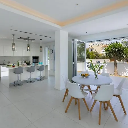 فيلة Sunset Family Villa, 1-min Walk To