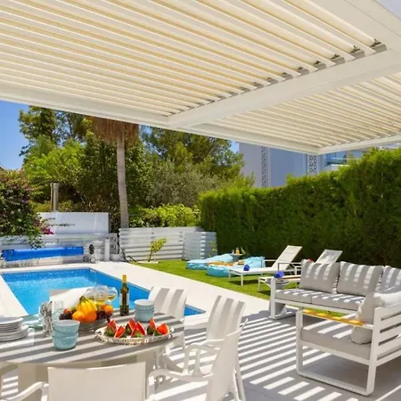 Sunset Family Villa, 1-min Walk To * Protaras